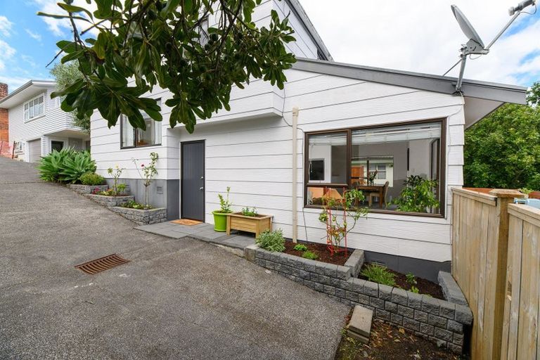 Photo of property in 2/72 Archers Road, Glenfield, Auckland, 0629