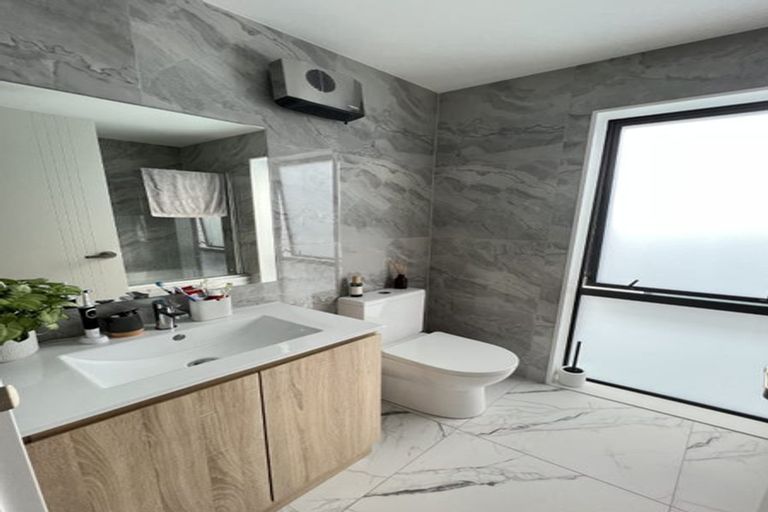 Photo of property in 5/21 Akoranga Drive, Northcote, Auckland, 0627