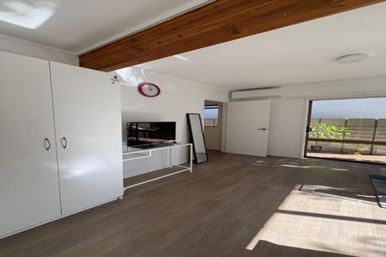 Photo of property in 14 Oaktree Avenue, Browns Bay, Auckland, 0630