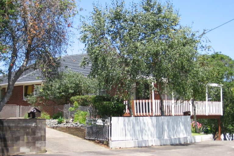 Photo of property in 20 Dundee Place, Blockhouse Bay, Auckland, 0600