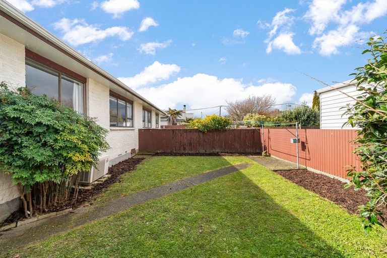 Photo of property in 2/48 Kowhai Avenue, Ebdentown, Upper Hutt, 5018