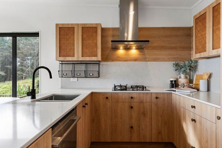 Photo of property in 333 Motutara Road, Muriwai, Waimauku, 0881