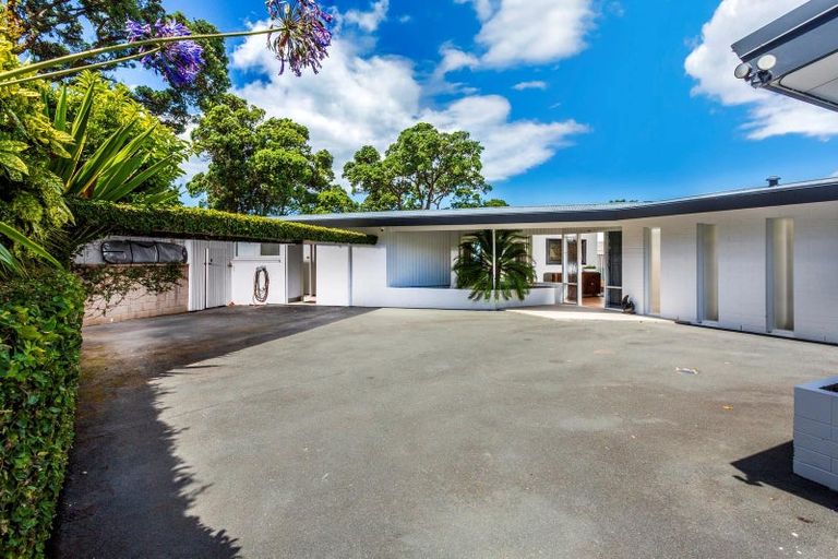 Photo of property in 62 Sharon Road, Waiake, Auckland, 0630