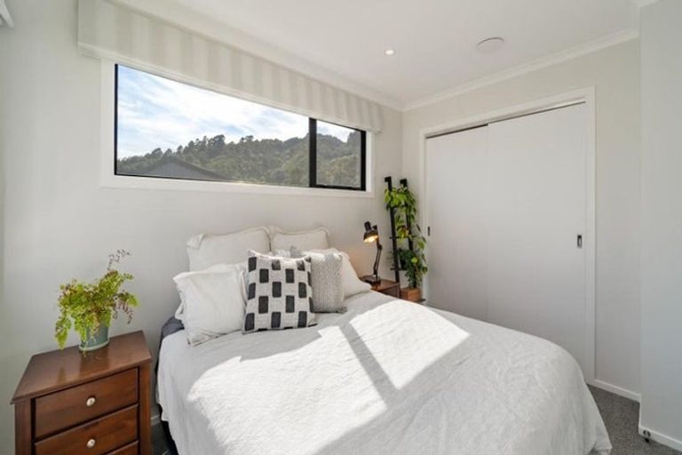 Photo of property in 5 Gloaming Lane, Wallaceville, Upper Hutt, 5018