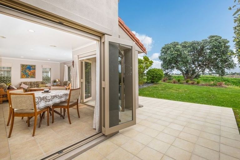 Photo of property in 8/126 Whangaparaoa Road, Red Beach, 0932