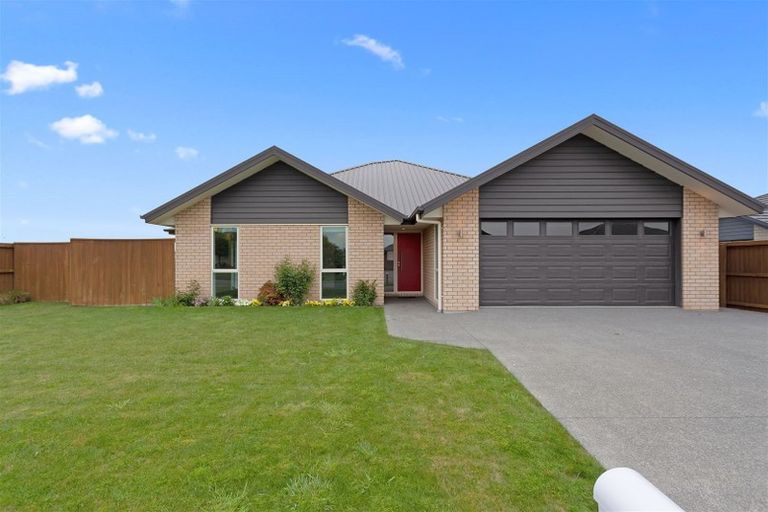 Photo of property in 18 Lancewood Way, Rangiora, 7400