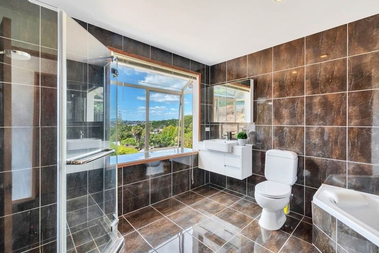 Photo of property in 16a Honeysuckle Lane, Mairangi Bay, Auckland, 0630