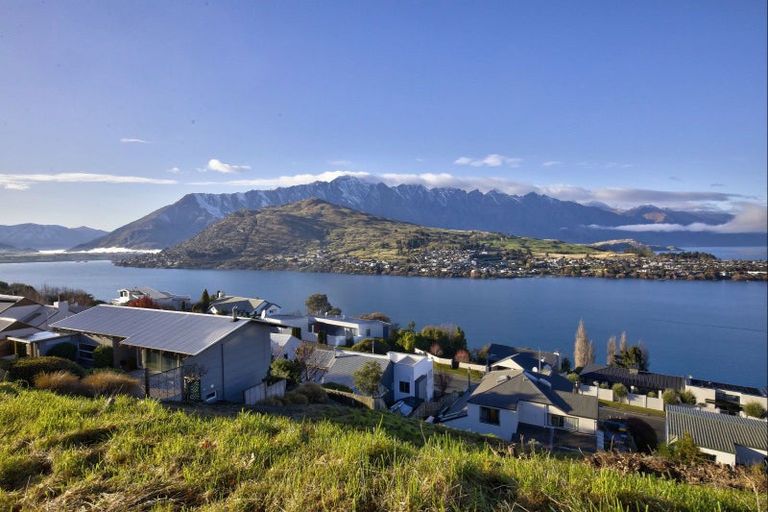 Photo of property in 8 Peregrine Place, Queenstown, 9300