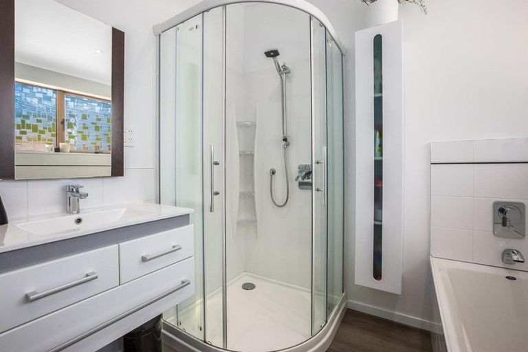 Photo of property in 2 Mizzen Place, Whitby, Porirua, 5024