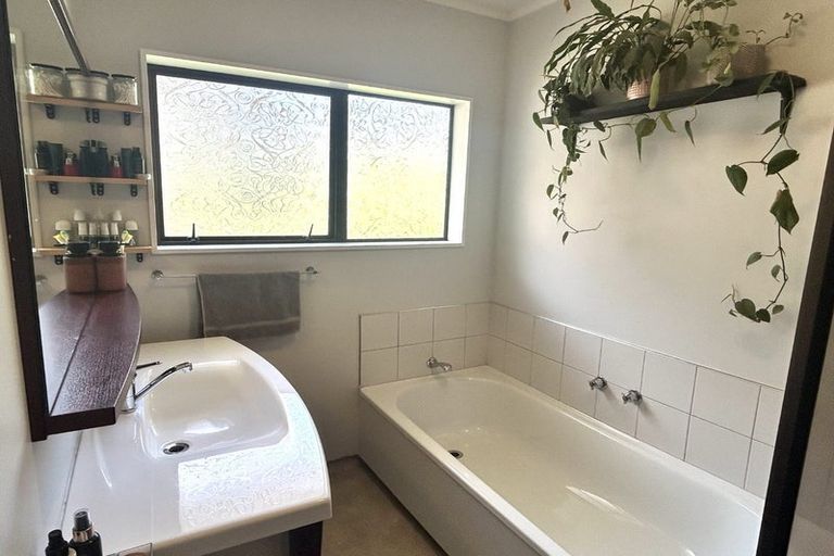 Photo of property in 32 Weggery Drive, Waikanae Beach, Waikanae, 5036