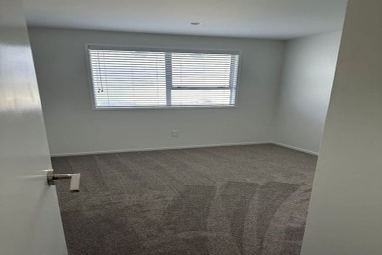 Photo of property in 115 Kemp Road, Massey, Auckland, 0614