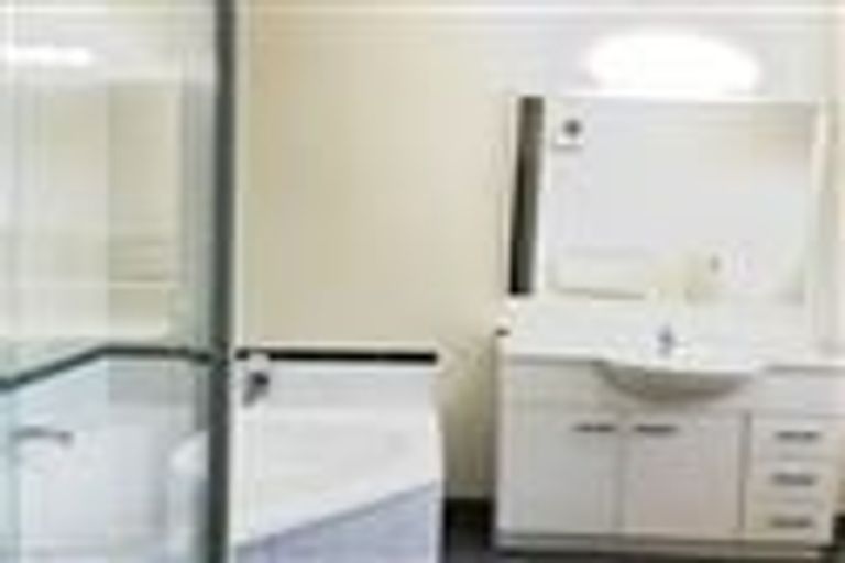 Photo of property in 39 Chesterfield Mews, Russley, Christchurch, 8042