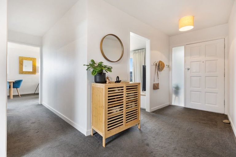 Photo of property in 21 York Crescent, Westown, New Plymouth, 4310