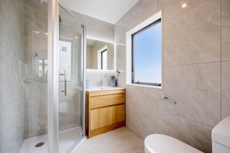 Photo of property in 6d Buisson Glade, West Harbour, Auckland, 0618