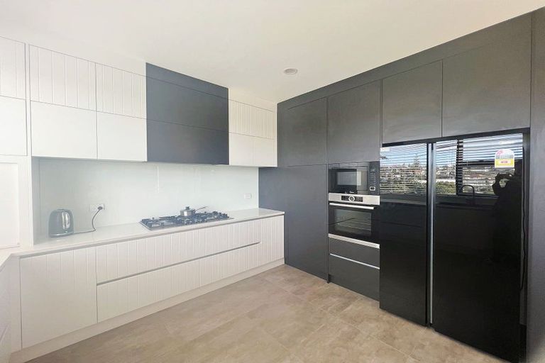 Photo of property in 25 Kiteroa Terrace, Rothesay Bay, Auckland, 0630