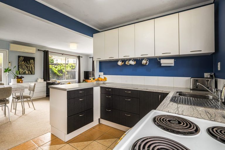 Photo of property in 2/23 Miller Road, Mangere Bridge, Auckland, 2022