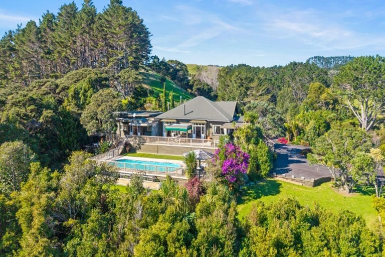 Photo of property in 193 Valley Road, Waimauku, 0881