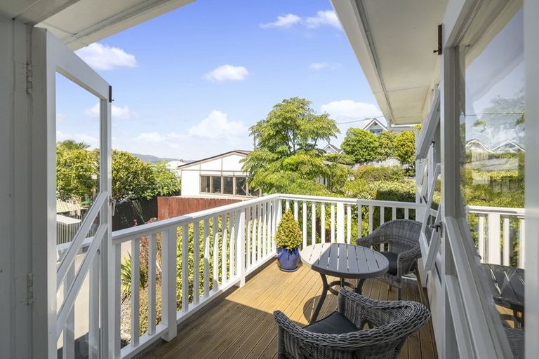 Photo of property in 7 Onehuka Road, Tirohanga, Lower Hutt, 5010