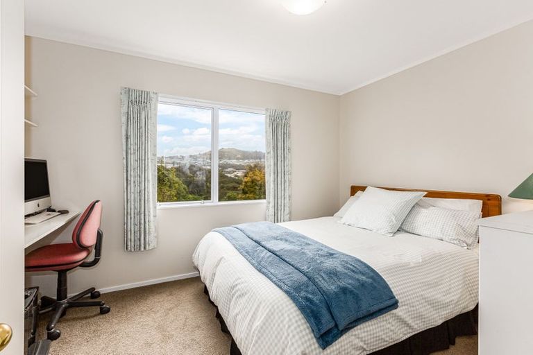 Photo of property in 21 Saunders Close, Whitby, Porirua, 5024