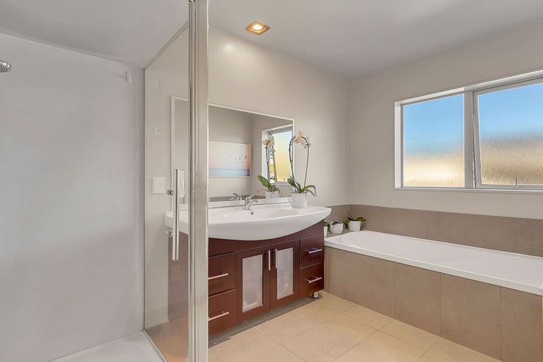 Photo of property in 36 Tongariro Drive, Aotea, Porirua, 5024