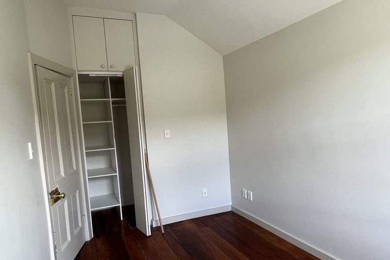 Photo of property in 14 Edge Hill, Mount Victoria, Wellington, 6011