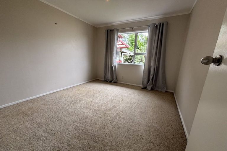 Photo of property in 1/79 Flanshaw Road, Te Atatu South, Auckland, 0610