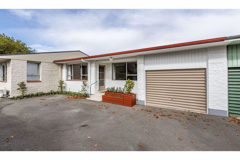Photo of property in 2/120 Saint James Avenue, Papanui, Christchurch, 8053