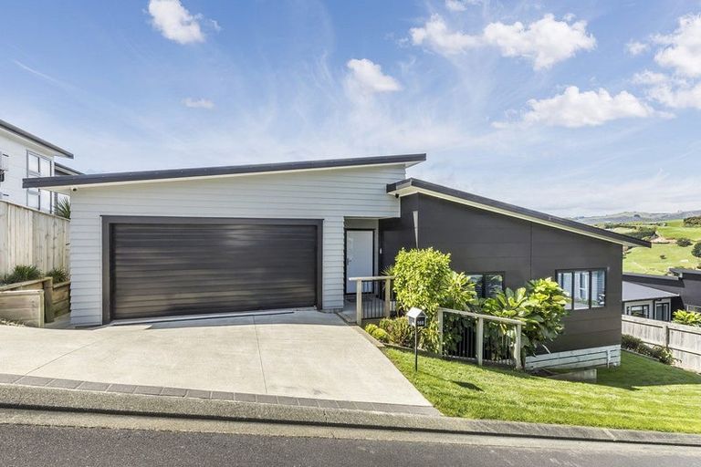 Photo of property in 168 Endeavour Drive, Whitby, Porirua, 5024