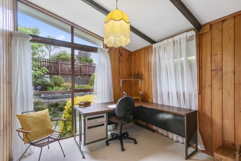 Photo of property in 16 Hibiscus Grove, Maungaraki, Lower Hutt, 5010