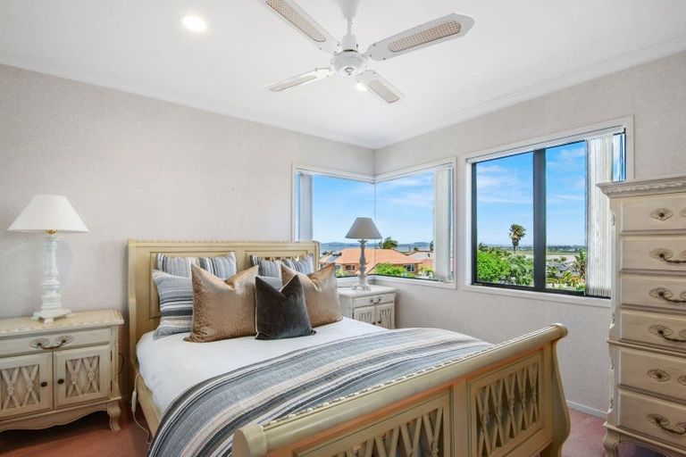 Photo of property in 8 Ferntree Terrace, West Harbour, Auckland, 0618