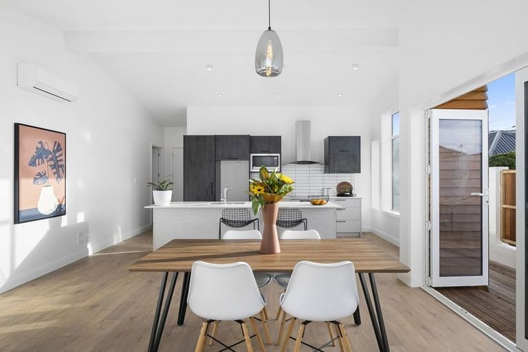 Photo of property in 7 West Avenue, Saint Clair, Dunedin, 9012