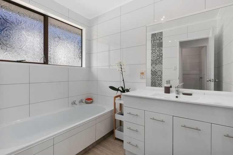 Photo of property in 30 Corinna Street, Welcome Bay, Tauranga, 3112