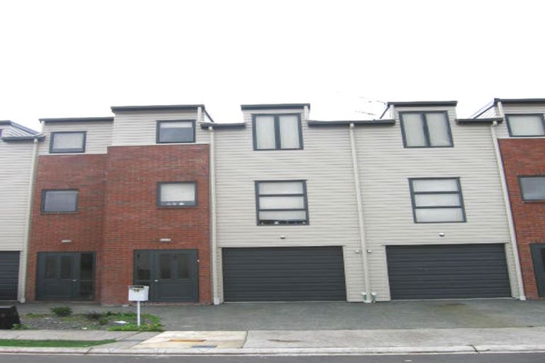 Photo of property in 19 Barnea Circle, Glen Eden, Auckland, 0602