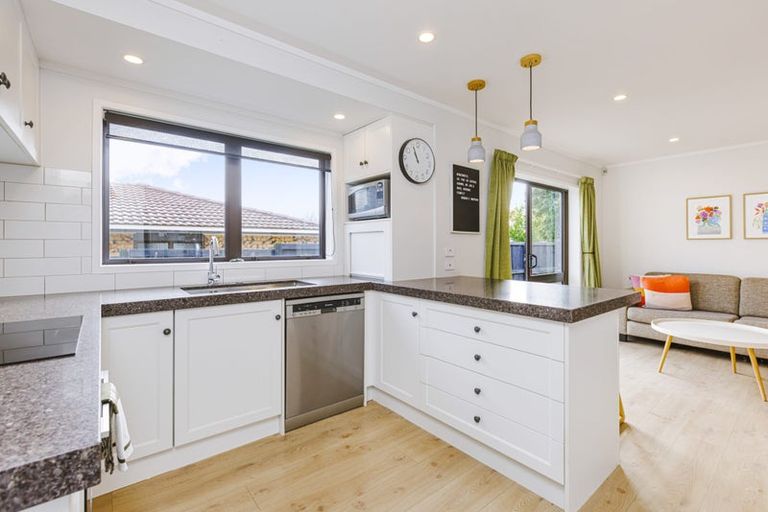 Photo of property in 9 Elrita Place, Conifer Grove, Takanini, 2112