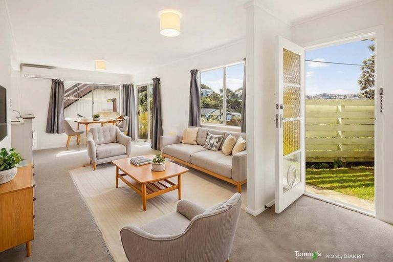 Photo of property in 2/5 Wye Street, Island Bay, Wellington, 6023