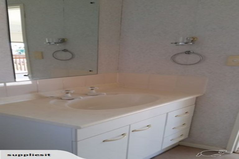 Photo of property in 1444 Whangaparaoa Road, Army Bay, Whangaparaoa, 0930