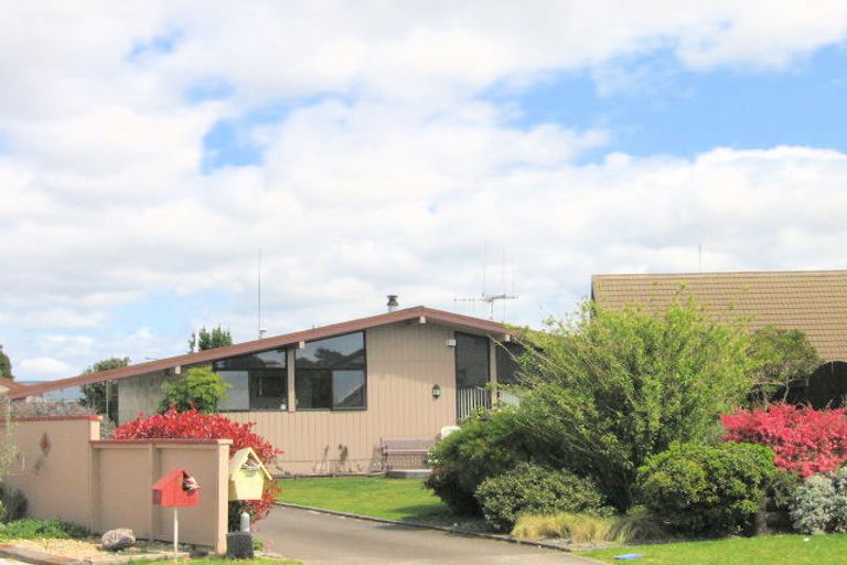 Photo of property in 9 Compton Place, Mount Maunganui, 3116
