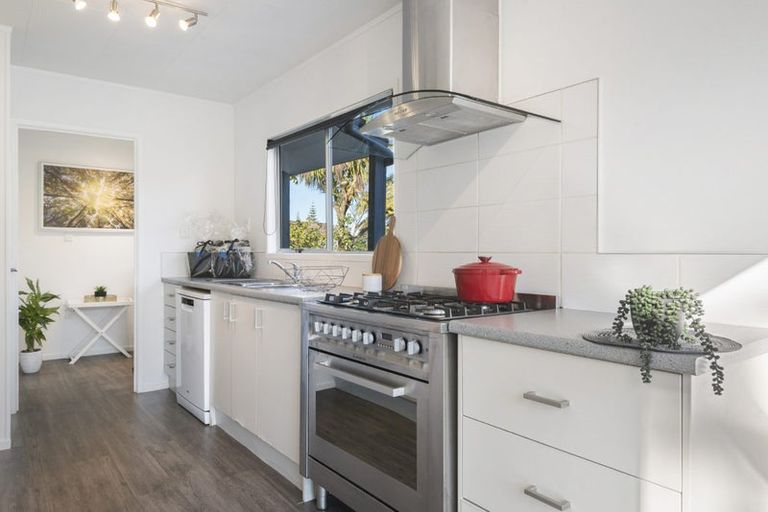 Photo of property in 7 Hotspur Place, Bayview, Auckland, 0629