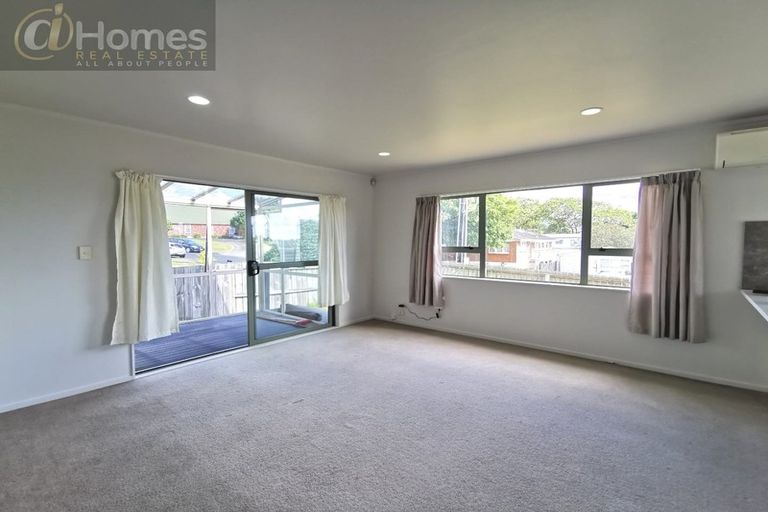 Photo of property in 2/174 Lake Road, Northcote, Auckland, 0627