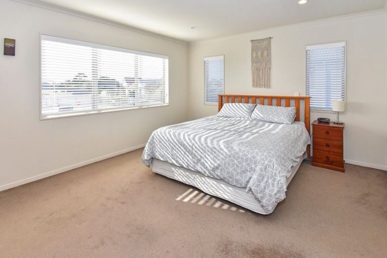 Photo of property in 8 Scotsmoor Drive, Wattle Downs, Auckland, 2103