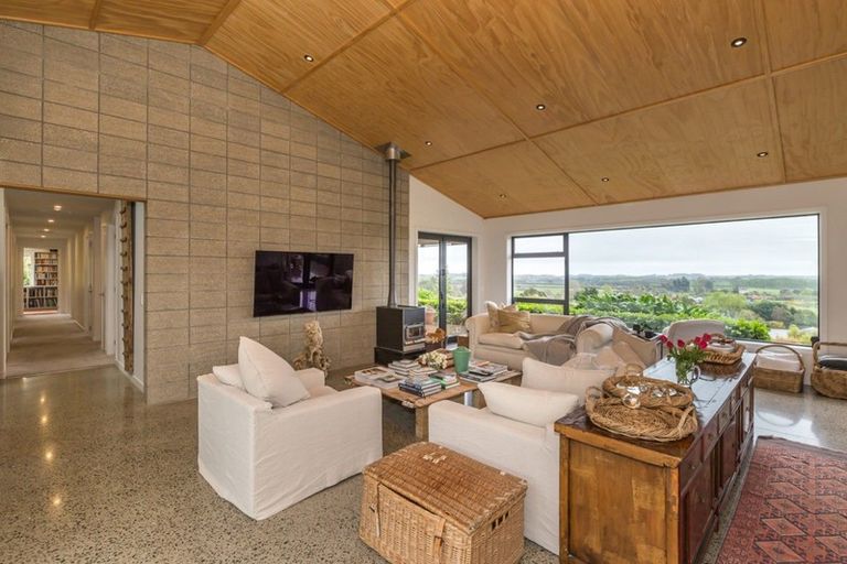 Photo of property in 141 Manakau Heights Drive, Manakau, Levin, 5573