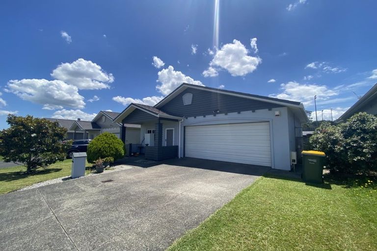 Photo of property in 28 Mulvaney Crescent, Henderson, Auckland, 0612