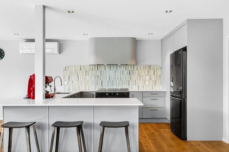 Photo of property in 9a Craig Road, Milford, Auckland, 0620