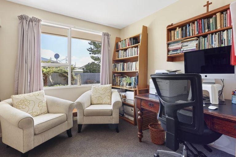 Photo of property in 6 Birdling Place, Halswell, Christchurch, 8025