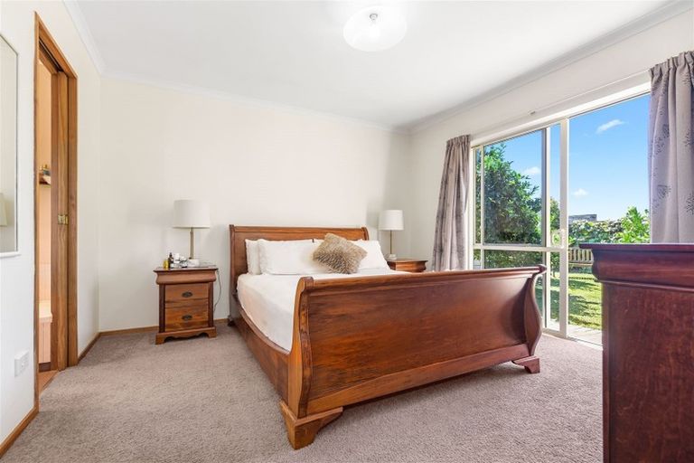 Photo of property in 36 Waiwherowhero Drive, St Andrews, Hamilton, 3200