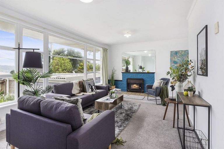 Photo of property in 25 Sievers Grove, Cannons Creek, Porirua, 5024