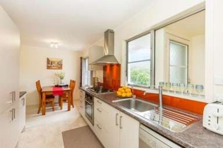 Photo of property in 8 Wyman Place, Pakuranga Heights, Auckland, 2010