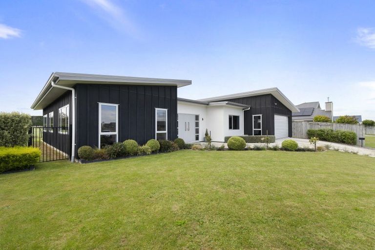 Photo of property in 42 Accolade Street, Maewa, Feilding, 4702