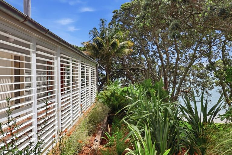 Photo of property in 16 Joan Street, Point Chevalier, Auckland, 1022
