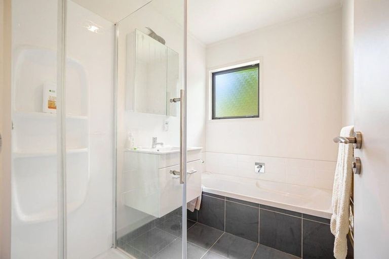 Photo of property in 2/32 Palliser Lane, Browns Bay, Auckland, 0630